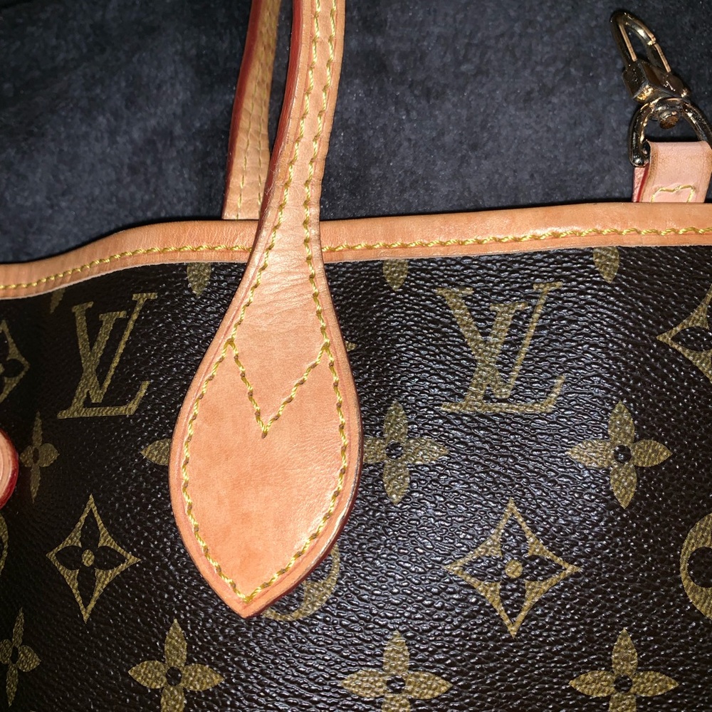 100% leather LV.